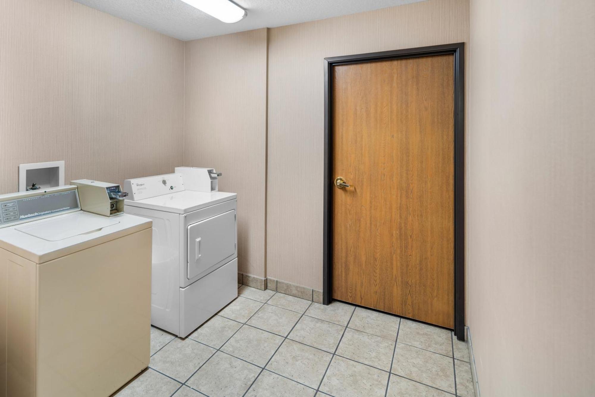 Everspring Inn & Suites Hill City Εξωτερικό φωτογραφία
