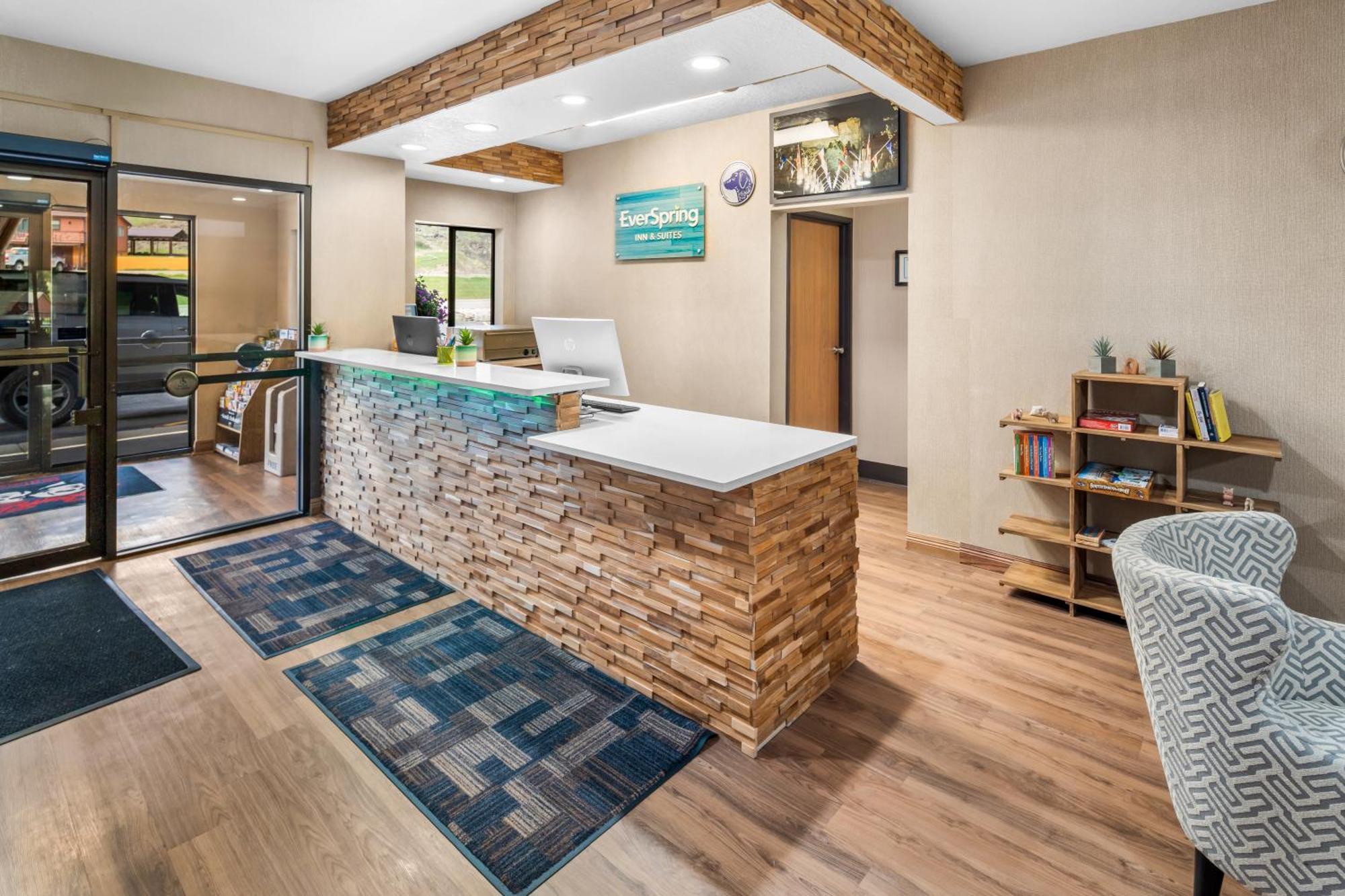 Everspring Inn & Suites Hill City Εξωτερικό φωτογραφία